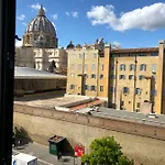 Zeus - Finestra Sul Vaticano Gasthuis Rome